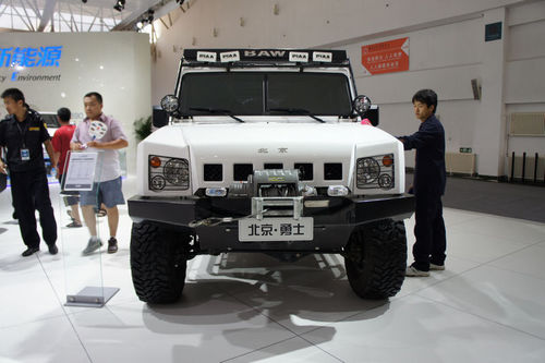 汽车展览     5,最野车型:北京勇士    作为军用车型,北汽勇士在外观