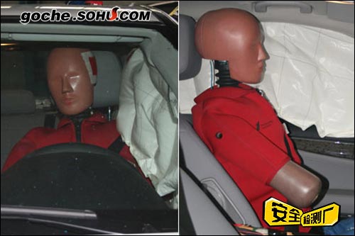 碰撞后，假人的状态（图片中左右视图对应的是现场假人正面和右面的实拍照片）