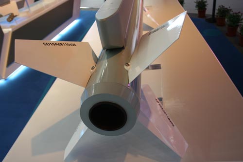 歼10战机全挂载曝光 复合挂架低调亮相(组图)