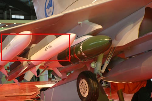 歼10战机全挂载曝光 复合挂架低调亮相(组图)