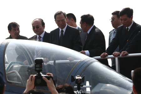 “猎鹰”今揭盖头惊艳航展 中国教练机不输俄美