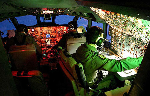 &nbsp;_奇特参观：飞机驾驶舱里原来是这样的_乐途旅游网