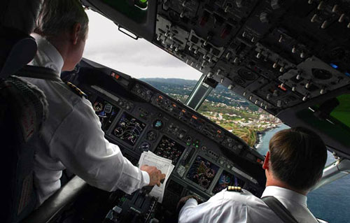 &nbsp;_奇特参观：飞机驾驶舱里原来是这样的_乐途旅游网