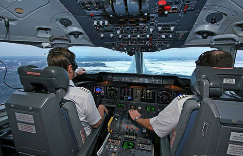 &nbsp;_奇特参观：飞机驾驶舱里原来是这样的_乐途旅游网
