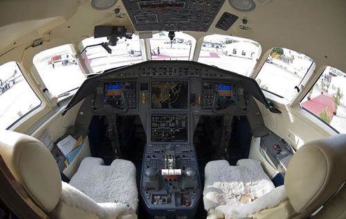 &nbsp;_奇特参观：飞机驾驶舱里原来是这样的_乐途旅游网