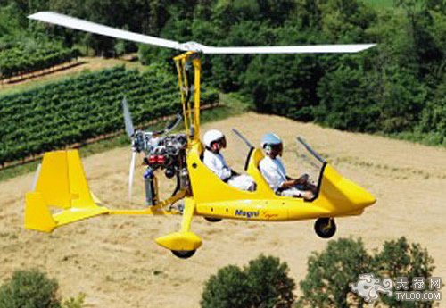 飞行中的M-22旋翼飞机