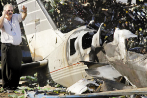 阿根廷一架飞机坠毁