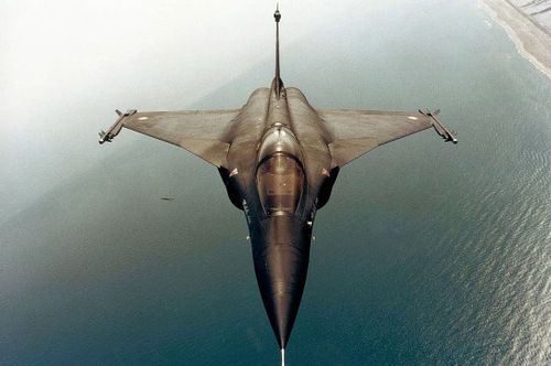 法国两架“阵风”战斗机在地中海相撞坠毁