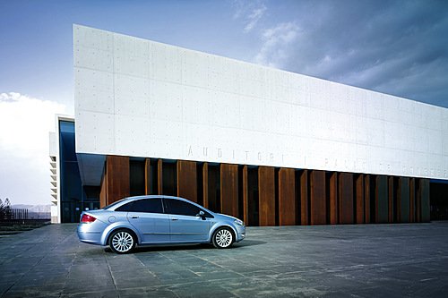 宝马奥迪领衔 09年12大车商建新厂-产新车