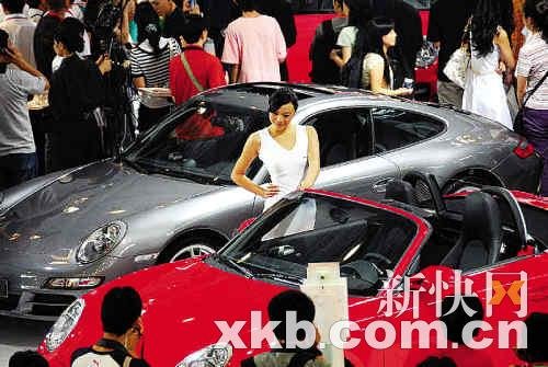 10个月上牌量超去年一年 车价年底难降 