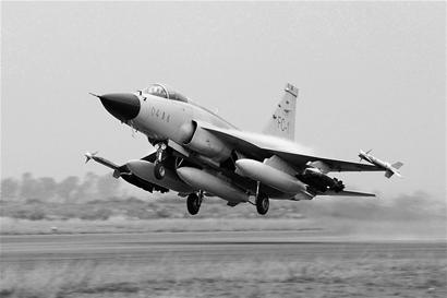 “枭龙”FC-1飞机通过设计鉴定审查