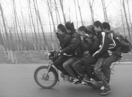 恐怖的车祸 引人深思的安全问题 卓众汽车网