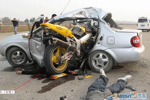 恐怖的车祸 引人深思的安全问题 卓众汽车网