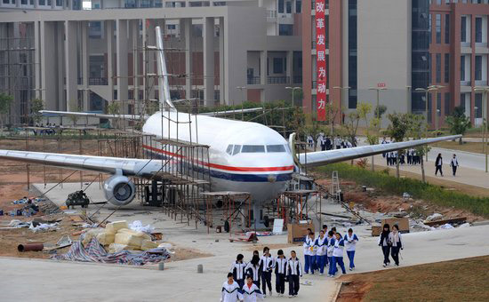 厦门学校购买波音737飞机当教具(组图)