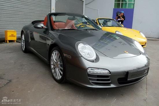 图为搭载PDK双离合变速器的新款保时捷911