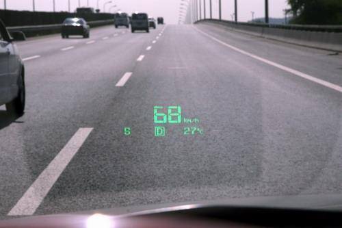 图为老款君越3.0顶配版的抬头显示器