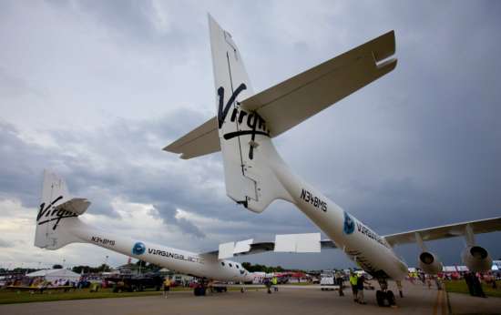 在“空中冒险”航空展上的白色骑士二号 太空航班母舰白色骑士2号首次公开亮相(图)