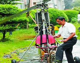 退休职工造出长沙首架飞机 百米跑道轻松起飞