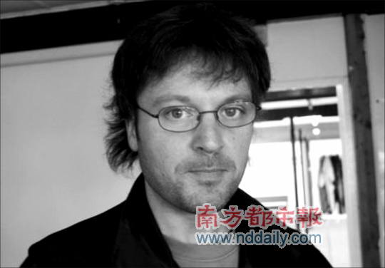 跳伞坠下三千米他死里逃生