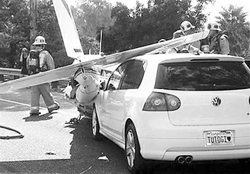 美一小型飞机迫降高速公路