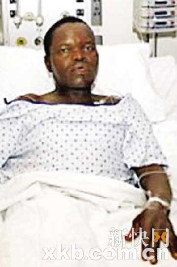 被撞清洁工大难不死 南非失事飞机断成三截