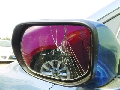 南京发生多起汽车被划被砸事件 警方发出预警