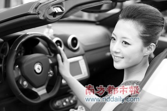 香车、美女，历来是车展最亮点。