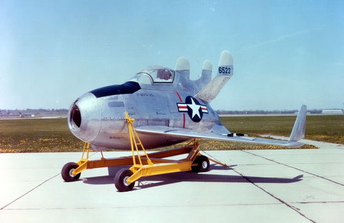 XF-85战斗机。