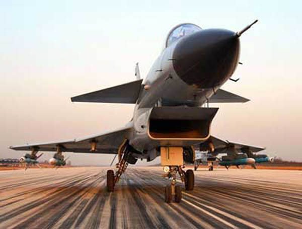 中国歼-10战机扬名海外，巴基斯坦也表现出极大的兴趣。