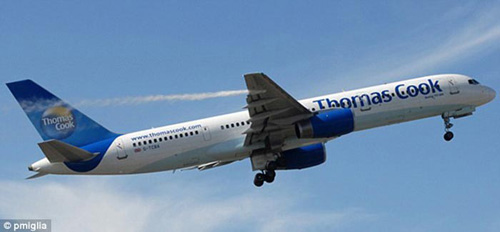 一架波音757客机从意大利机场起飞后不久紧急迫降，因为飞机右翼数千加仑燃料正在不断外泄。惊恐的乘客也注意到燃料泄漏情况，驾驶员通报了情况。在到达安全海拔高度后，客机返回机场。