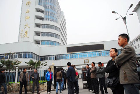 河南新乡百余车主集体向中石化讨说法(组图)