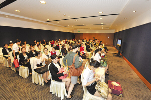 候选区云集800多名佳丽。