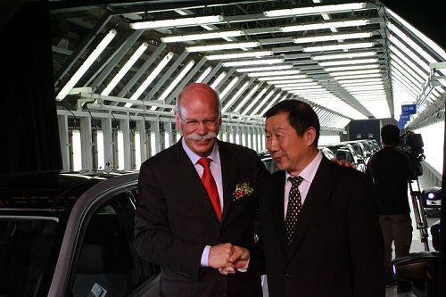 奔驰加长E级下线仪式现场