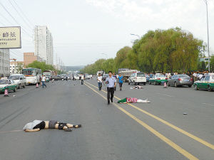 吉林政协委员酒驾撞死3市民后逃逸 被10余的哥截停