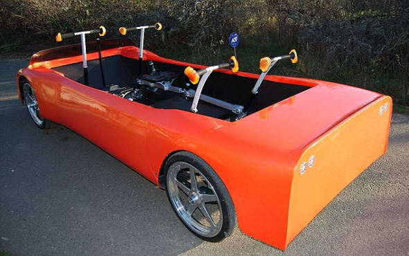 。“人类汽车想像PS”的速度可达每小时60英里(96.56公里/时)，它由人摇动手柄或备用电池提供动力。