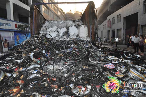 大火后，一车货物报废  高新区消防支队供图 华龙网发