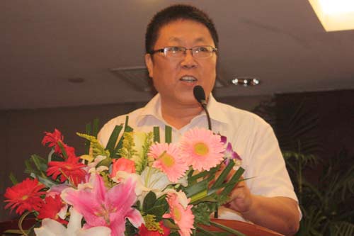 论坛组委会副主任全国汽服委陈东升秘书长发布论坛新闻